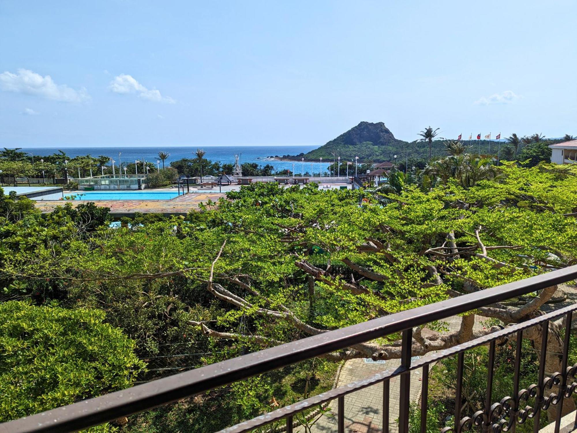 Howard Beach Resort Kenting Bagian luar foto View of the park