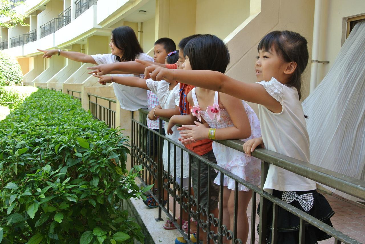 Howard Beach Resort Kenting Bagian luar foto Thai children