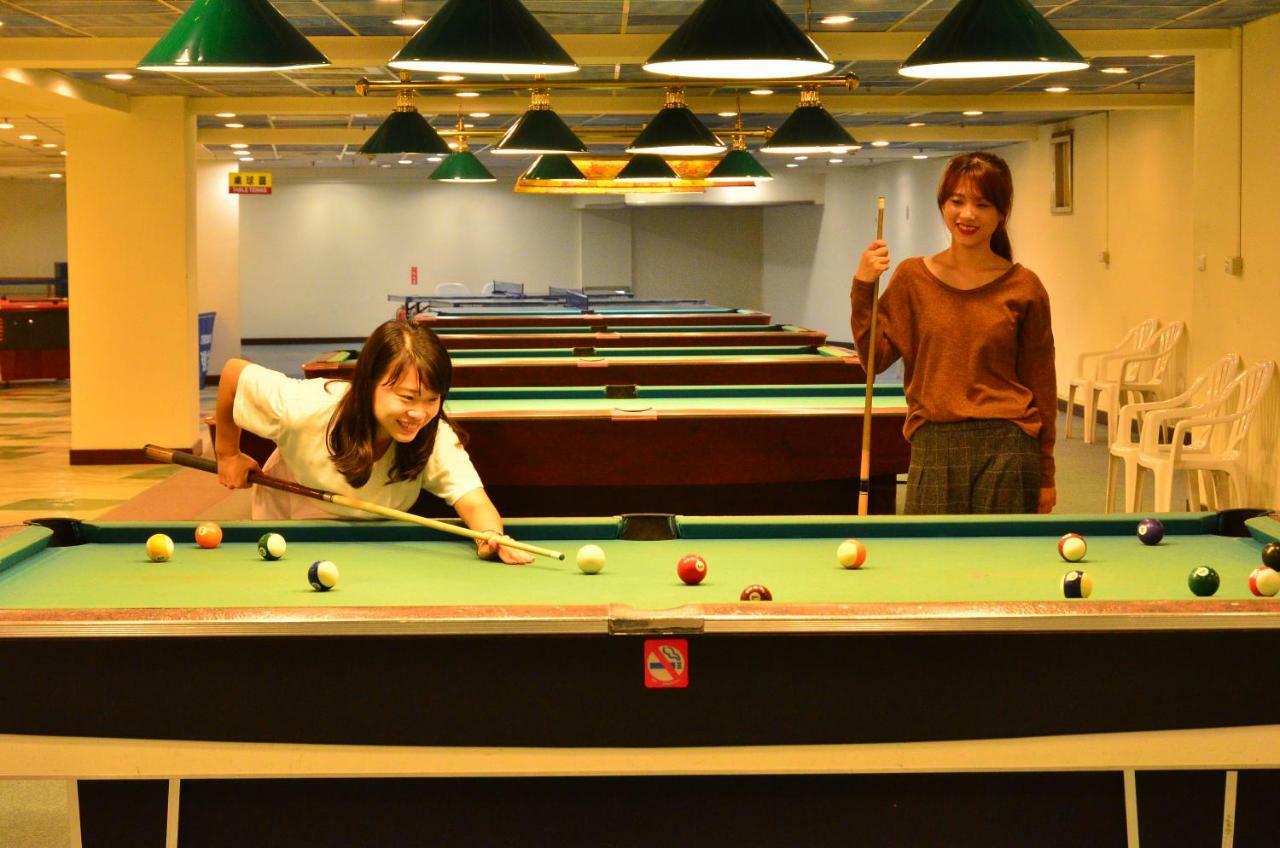 Howard Beach Resort Kenting Bagian luar foto Pool table