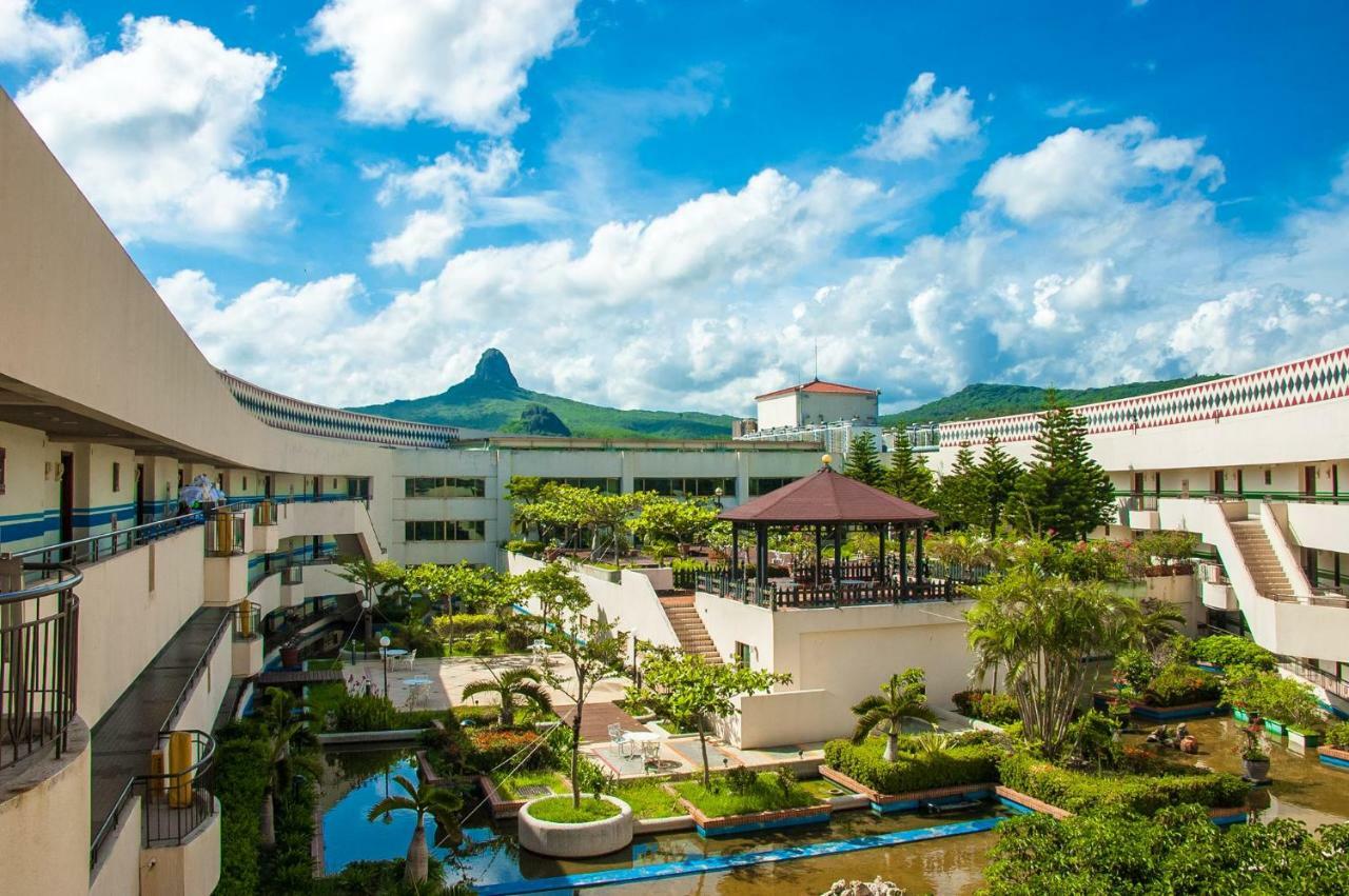 Howard Beach Resort Kenting Bagian luar foto View of the campus