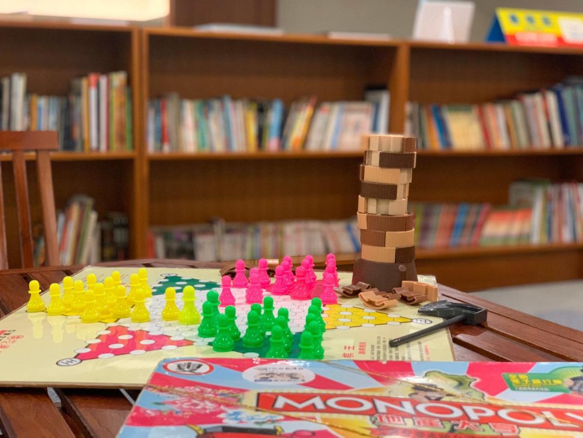 Howard Beach Resort Kenting Bagian luar foto A board game