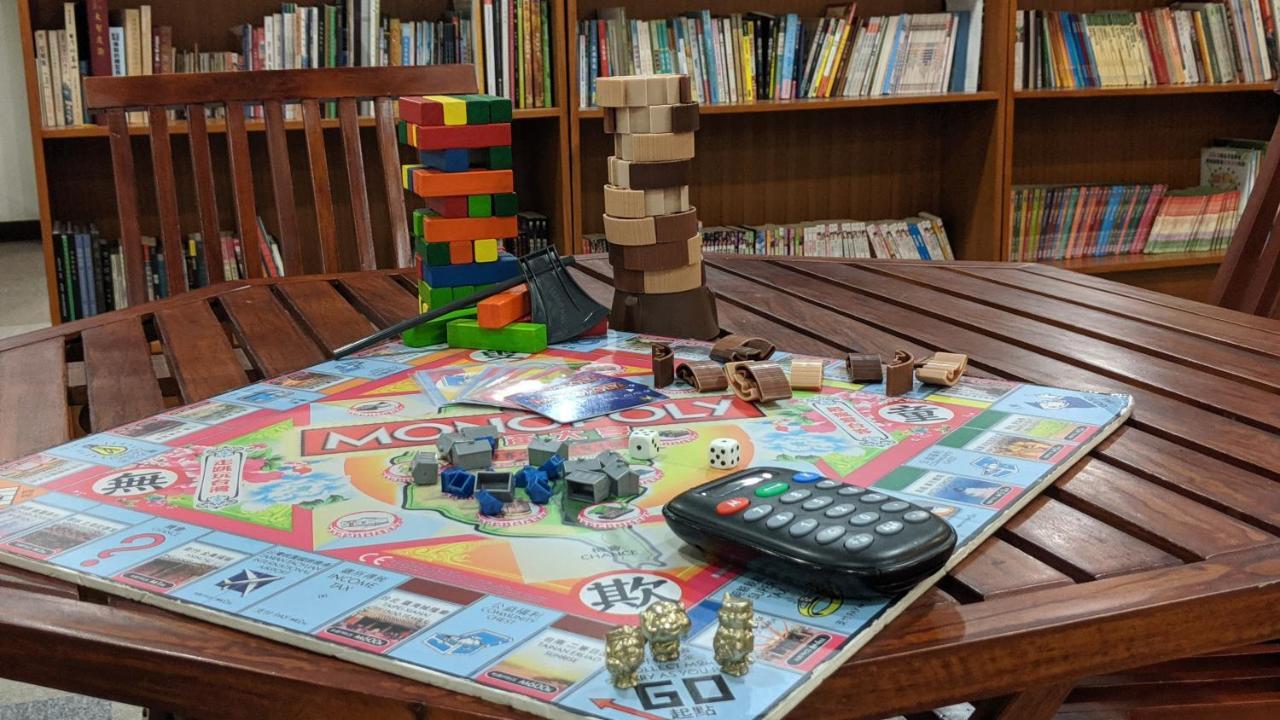 Howard Beach Resort Kenting Bagian luar foto A board game